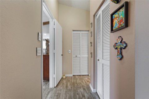 Condo in New Port Richey, Florida, 2 bedrooms  № 2313211 - photo 25