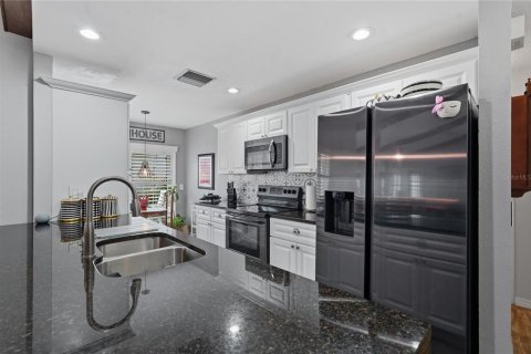 Condo in New Port Richey, Florida, 2 bedrooms  № 2313211 - photo 18