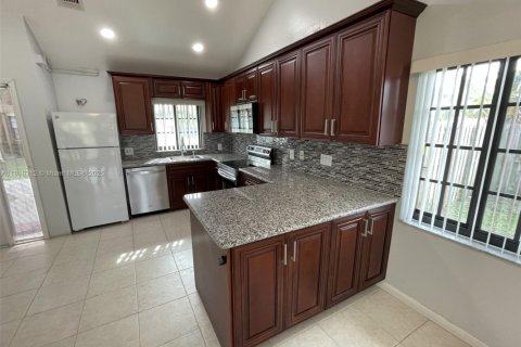 Touwnhouse à louer à Coral Springs, Floride: 3 chambres, 117.99 m2 № 1971088 - photo 8