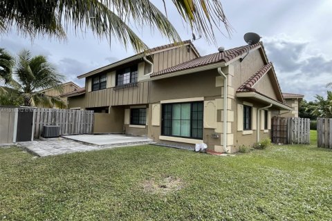 Touwnhouse à louer à Coral Springs, Floride: 3 chambres, 117.99 m2 № 1971088 - photo 2