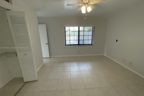 Touwnhouse à louer à Coral Springs, Floride: 3 chambres, 117.99 m2 № 1971088 - photo 17