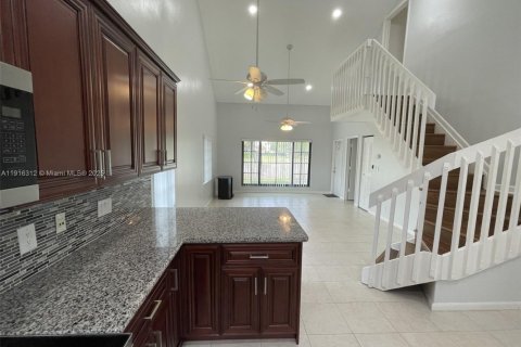 Touwnhouse à louer à Coral Springs, Floride: 3 chambres, 117.99 m2 № 1971088 - photo 9