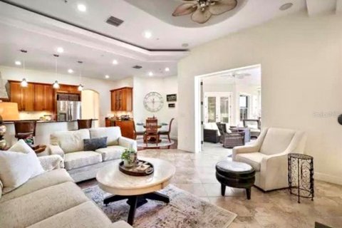House in Lady Lake, Florida 5 bedrooms, 309.27 sq.m. № 1848594 - photo 6