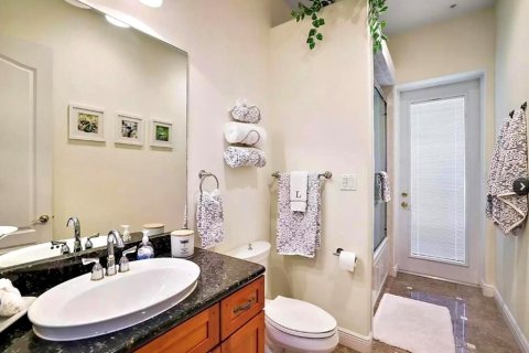 House in Lady Lake, Florida 5 bedrooms, 309.27 sq.m. № 1848594 - photo 13
