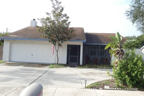 House in Palm Harbor, Florida 3 bedrooms, 125.98 sq.m. № 2350367