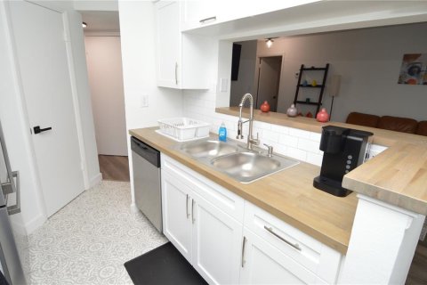 Condo in Tampa, Florida, 1 bedroom  № 1721621 - photo 9