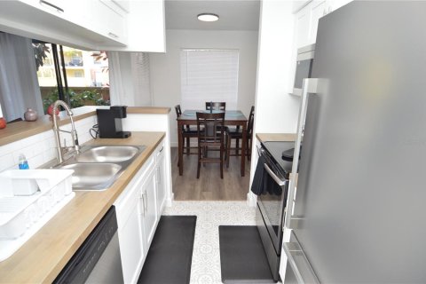 Condo in Tampa, Florida, 1 bedroom  № 1721621 - photo 11