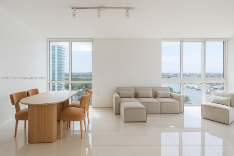 Condo in Miami, Florida, 2 bedrooms  № 1880166 - photo 2