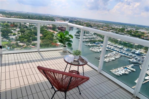 Condo in Miami, Florida, 2 bedrooms  № 1880166 - photo 15