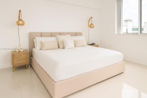 Condo in Miami, Florida, 2 bedrooms  № 1880166 - photo 5