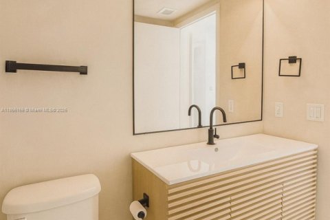Condo in Miami, Florida, 2 bedrooms  № 1880166 - photo 19