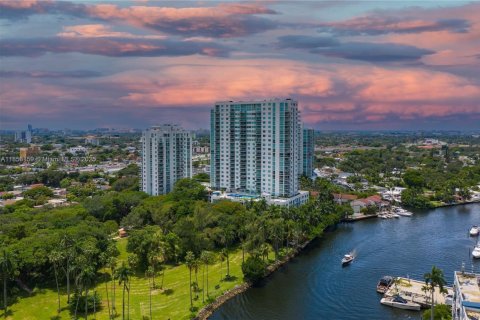 Condo in Miami, Florida, 2 bedrooms  № 1880166 - photo 24