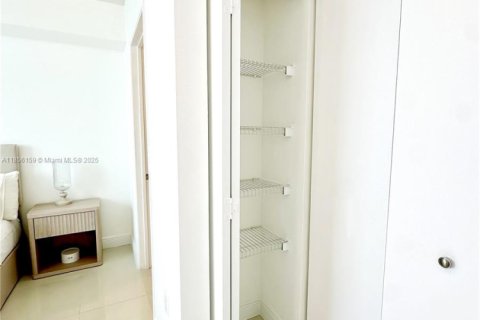 Condo in Miami, Florida, 2 bedrooms  № 1880166 - photo 9