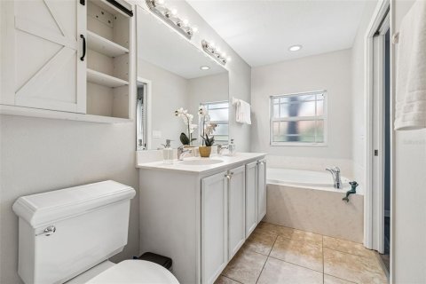 Townhouse in Tarpon Springs, Florida 3 bedrooms, 174.75 sq.m. № 2130929 - photo 12