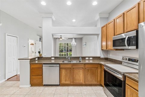 Townhouse in Tarpon Springs, Florida 3 bedrooms, 174.75 sq.m. № 2130929 - photo 5