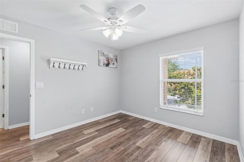 Townhouse in Tarpon Springs, Florida 3 bedrooms, 174.75 sq.m. № 2130929 - photo 16