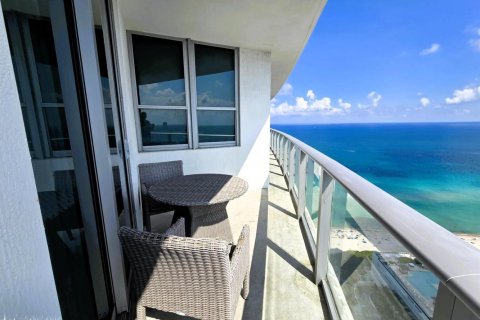 Copropriété à vendre à Hollywood, Floride: 2 chambres, 100.98 m2 № 2262886 - photo 11