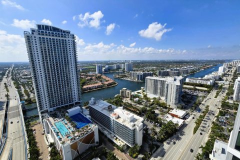 Copropriété à vendre à Hollywood, Floride: 2 chambres, 100.98 m2 № 2262886 - photo 10