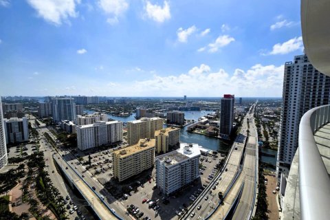 Copropriété à vendre à Hollywood, Floride: 2 chambres, 100.98 m2 № 2262886 - photo 13