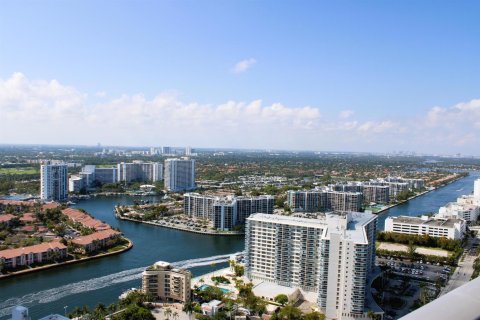 Copropriété à vendre à Hollywood, Floride: 2 chambres, 100.98 m2 № 2262886 - photo 1