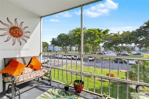 Condominio en venta en Hollywood, Florida, 2 dormitorios, 83.52 m2 № 1990757 - foto 3