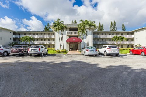 Condominio en venta en Hollywood, Florida, 2 dormitorios, 83.52 m2 № 1990757 - foto 2