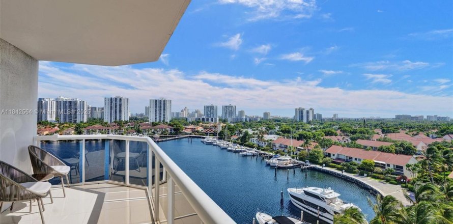 Condominio en Aventura, Florida, 3 dormitorios № 1836349