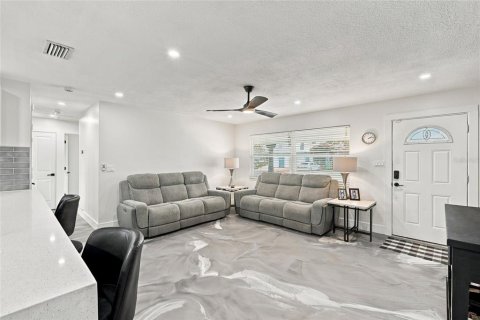 Casa en venta en Seminole, Florida, 4 dormitorios, 122.26 m2 № 2383861 - foto 6