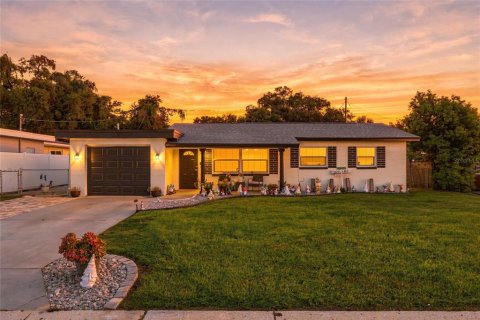 Casa en Seminole, Florida 4 dormitorios, 122.26 m2 № 2383861