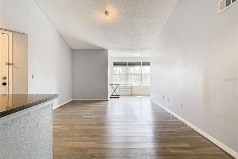 Снять в аренду кондоминиум в Орландо, Флорида 6 комнат, 95.5м2, № 2222091 - фото 9