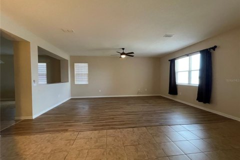 House in Clermont, Florida 4 bedrooms, 248.05 sq.m. № 2141025 - photo 12