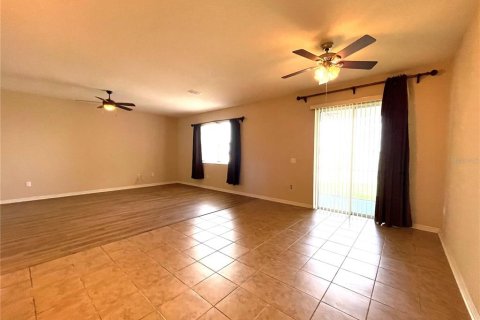 House in Clermont, Florida 4 bedrooms, 248.05 sq.m. № 2141025 - photo 13