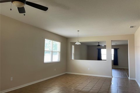 House in Clermont, Florida 4 bedrooms, 248.05 sq.m. № 2141025 - photo 11
