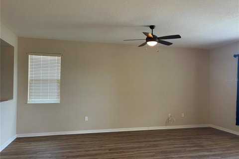 House in Clermont, Florida 4 bedrooms, 248.05 sq.m. № 2141025 - photo 9