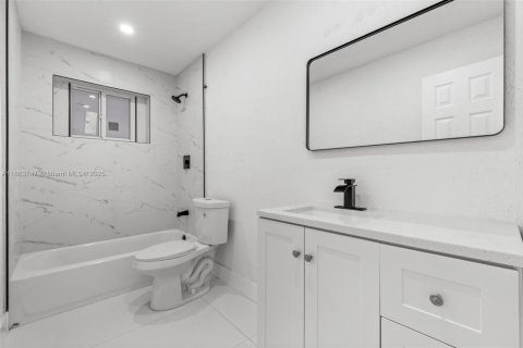 Casa en venta en Hollywood, Florida, 3 dormitorios, 154.68 m2 № 1891171 - foto 12
