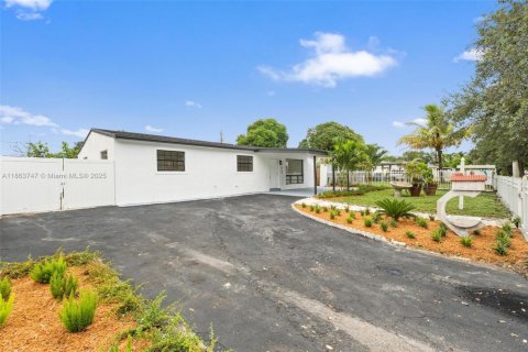 Casa en venta en Hollywood, Florida, 3 dormitorios, 154.68 m2 № 1891171 - foto 3