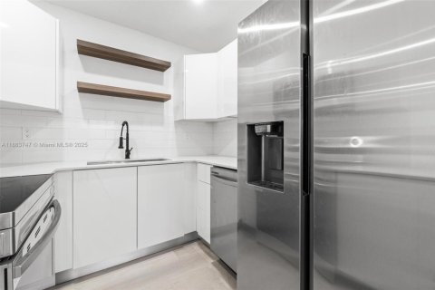 Casa en venta en Hollywood, Florida, 3 dormitorios, 154.68 m2 № 1891171 - foto 17