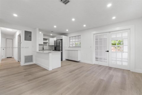 Casa en venta en Hollywood, Florida, 3 dormitorios, 154.68 m2 № 1891171 - foto 18