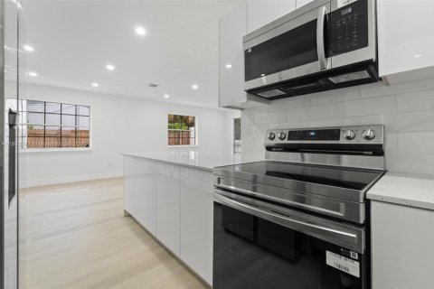 Casa en venta en Hollywood, Florida, 3 dormitorios, 154.68 m2 № 1891171 - foto 16