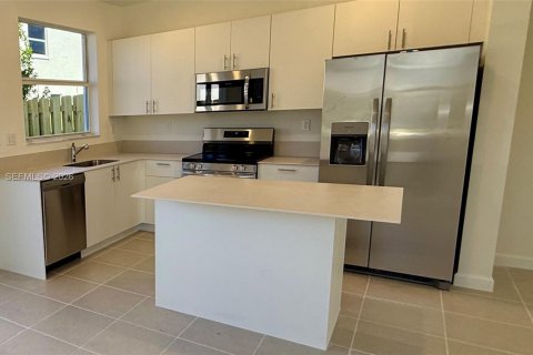 Touwnhouse à louer à Homestead, Floride: 3 chambres, 123.93 m2 № 2001321 - photo 9