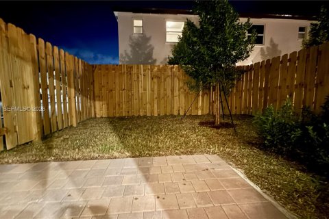 Touwnhouse à louer à Homestead, Floride: 3 chambres, 123.93 m2 № 2001321 - photo 12