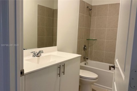 Touwnhouse à louer à Homestead, Floride: 3 chambres, 123.93 m2 № 2001321 - photo 10