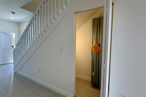 Touwnhouse à louer à Homestead, Floride: 3 chambres, 123.93 m2 № 2001321 - photo 7