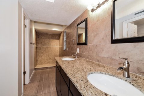 Casa en alquiler en Apopka, Florida, 5 dormitorios, 140.47 m2 № 1913619 - foto 8