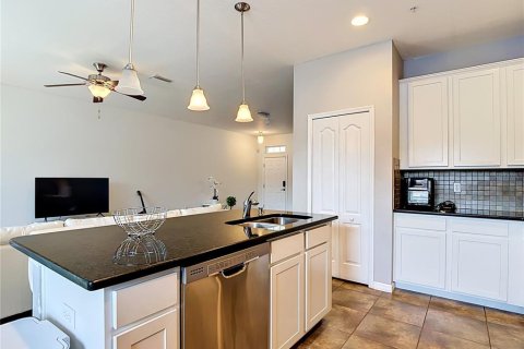 Townhouse in Tampa, Florida 3 bedrooms, 176.24 sq.m. № 2221388 - photo 16