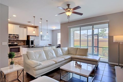 Townhouse in Tampa, Florida 3 bedrooms, 176.24 sq.m. № 2221388 - photo 9