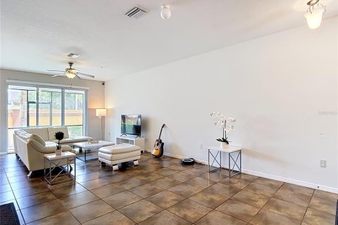 Townhouse in Tampa, Florida 3 bedrooms, 176.24 sq.m. № 2221388 - photo 5