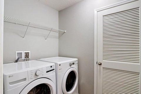 Townhouse in Tampa, Florida 3 bedrooms, 176.24 sq.m. № 2221388 - photo 27