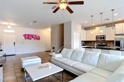Townhouse in Tampa, Florida 3 bedrooms, 176.24 sq.m. № 2221388 - photo 10