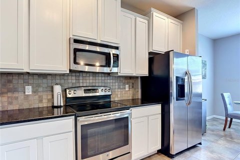 Townhouse in Tampa, Florida 3 bedrooms, 176.24 sq.m. № 2221388 - photo 13